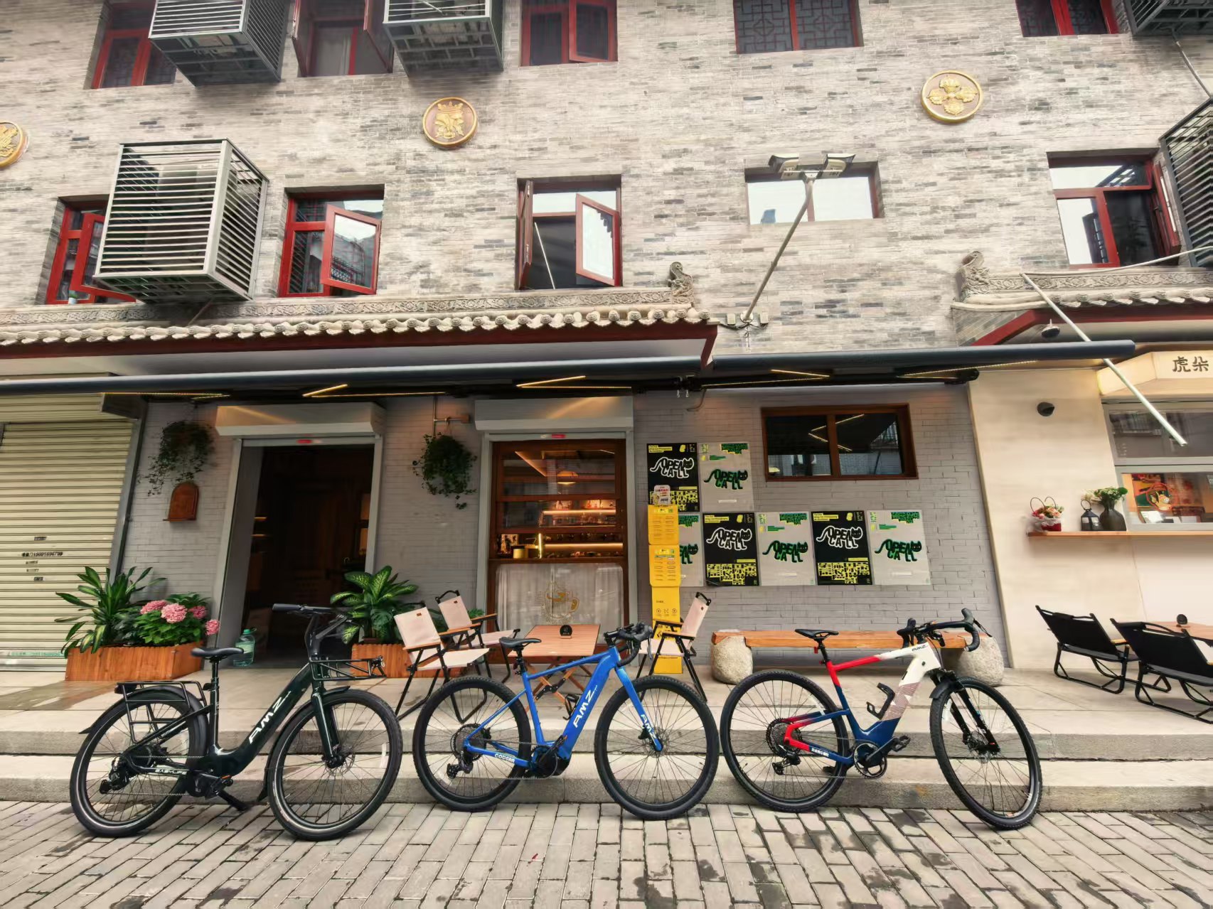 E-Bike Cycling Experience Inside Xi'an Ancient City Wall in Xi'an