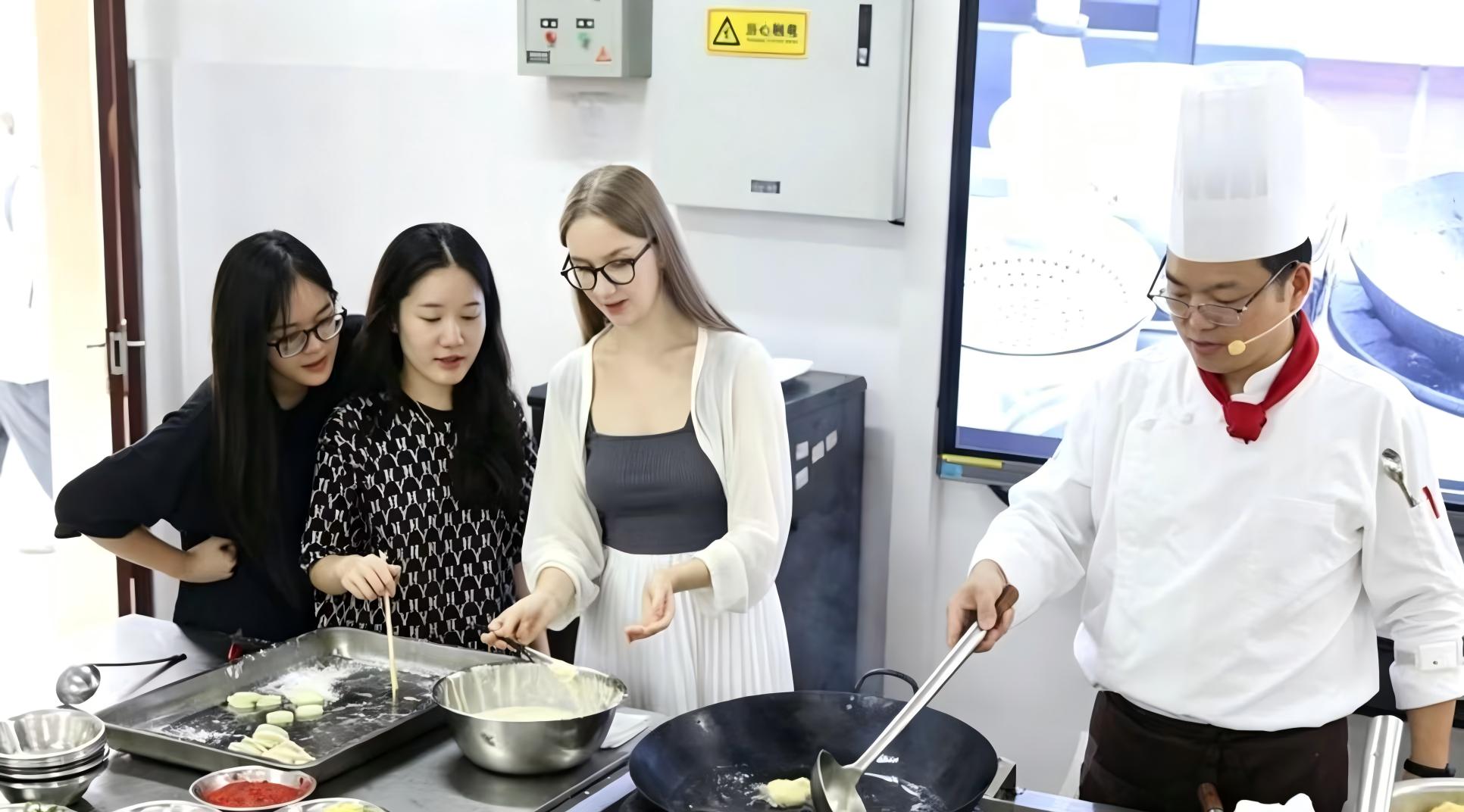 Minjiang Academy: Dujiangyan World Heritage Day Tour + Sichuan Cuisine Cooking Experience in Chengdu